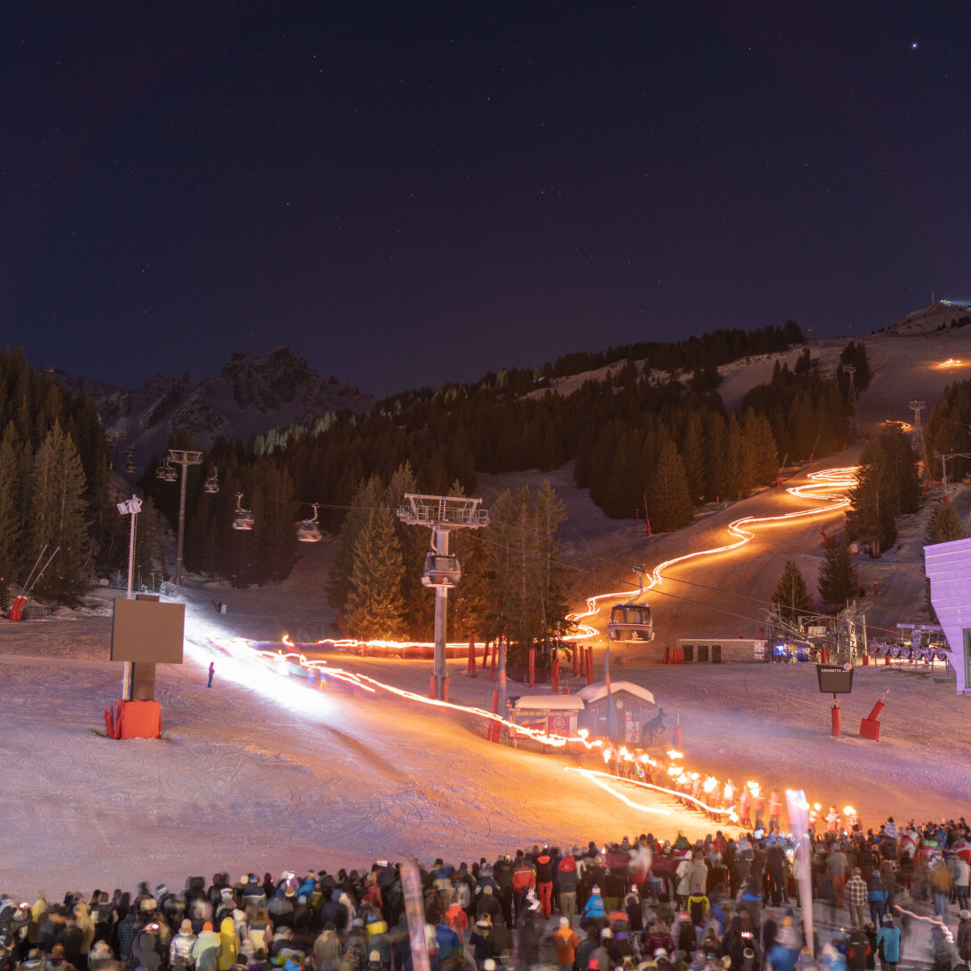 Descente aux flambeaux avec des moniteurs de ski de Courchevel