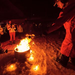 Réservez votre descente aux flambeaux avec des moniteurs de ski | Pinnacle Experiences